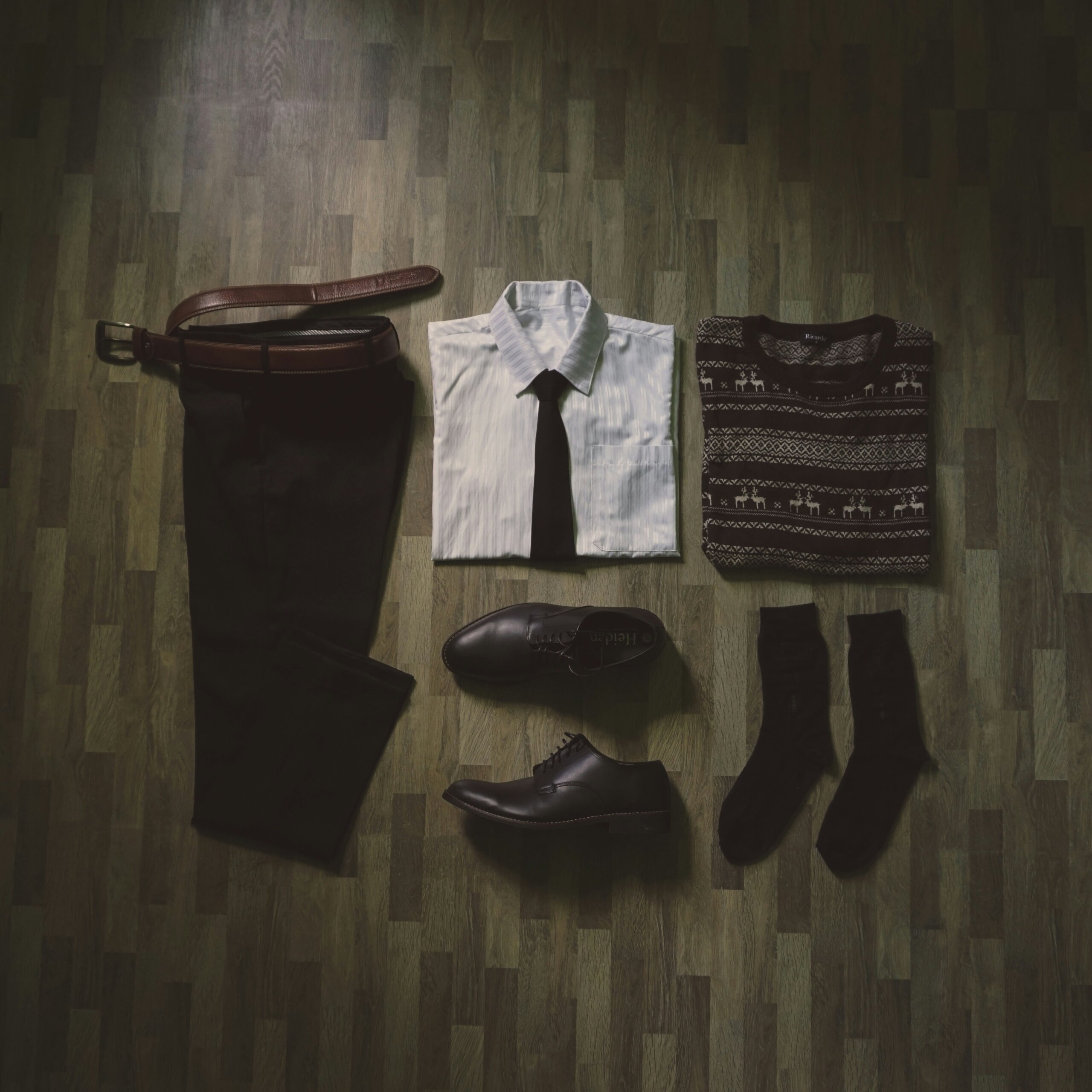 Young woman in casual yet stylish outfit showing how to look fashionable daily